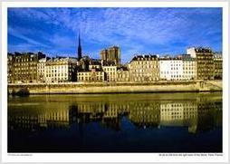 Ile de la Cite from the right bank of the Seine