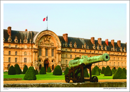 Cannon guarding Napolean's tomb